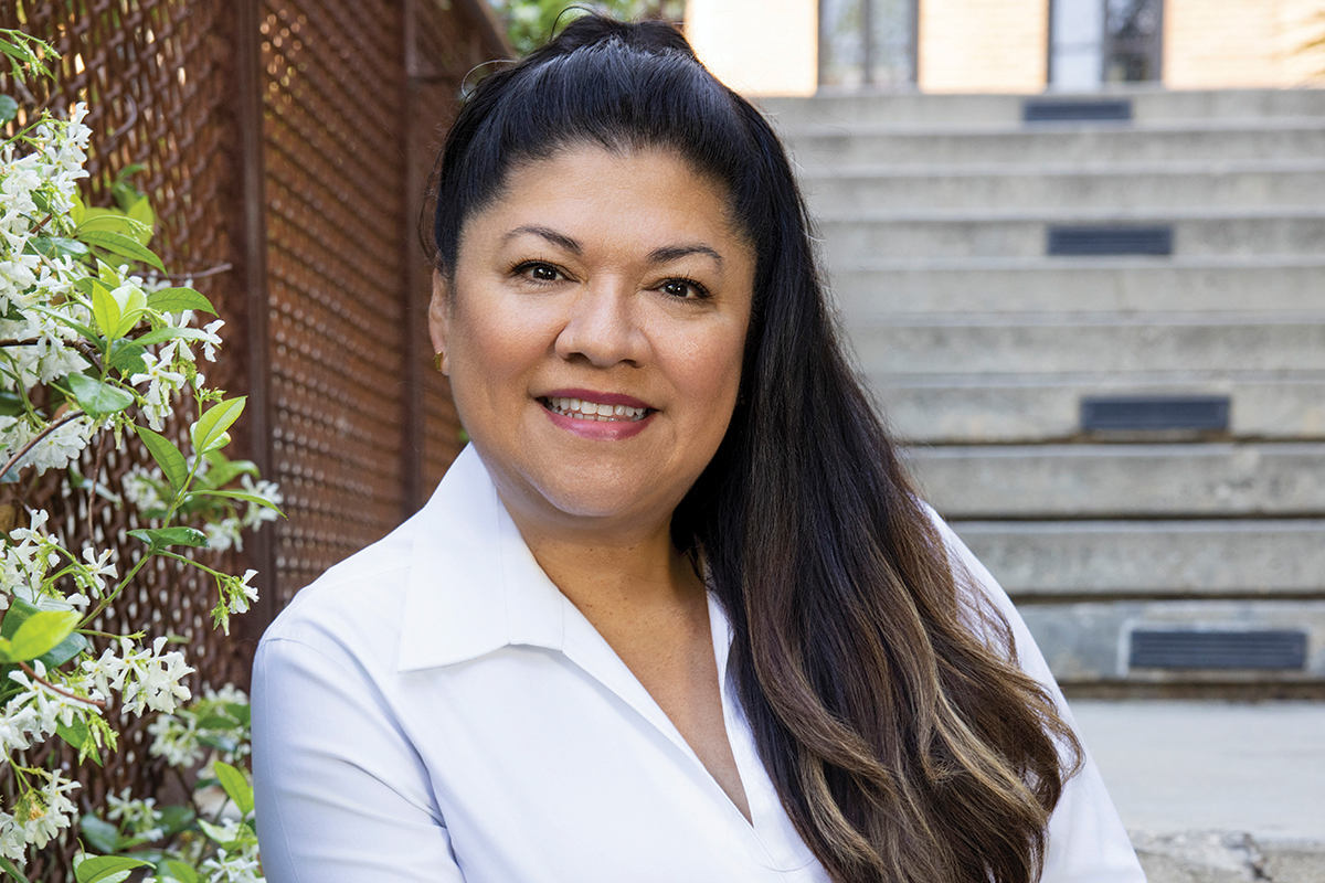 Elizabeth Lutz Elizabeth Lutz