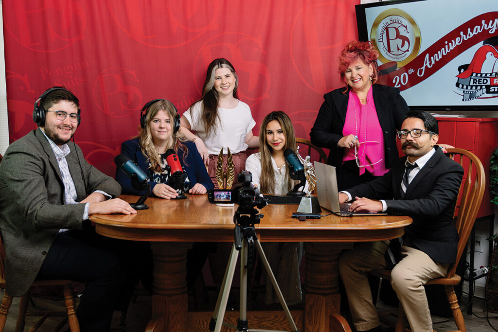 web DT1 6608 dossier penguin suits FINAL